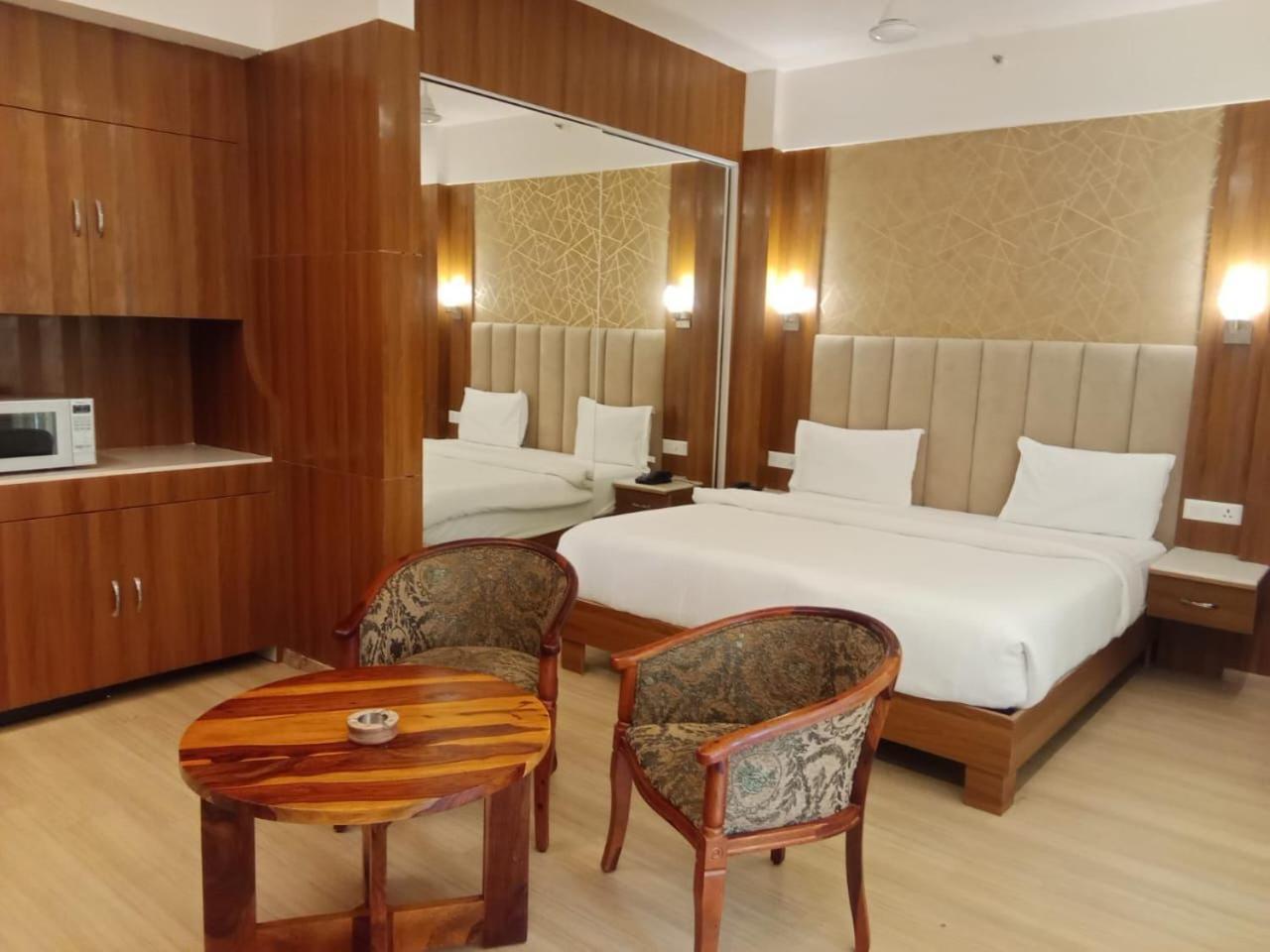 The Grace Residency - Gomtinagar, Lucknow Aparthotel Eksteriør bilde
